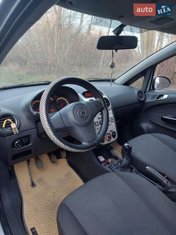 Хэтчбек Opel Corsa 2010 в Горохове