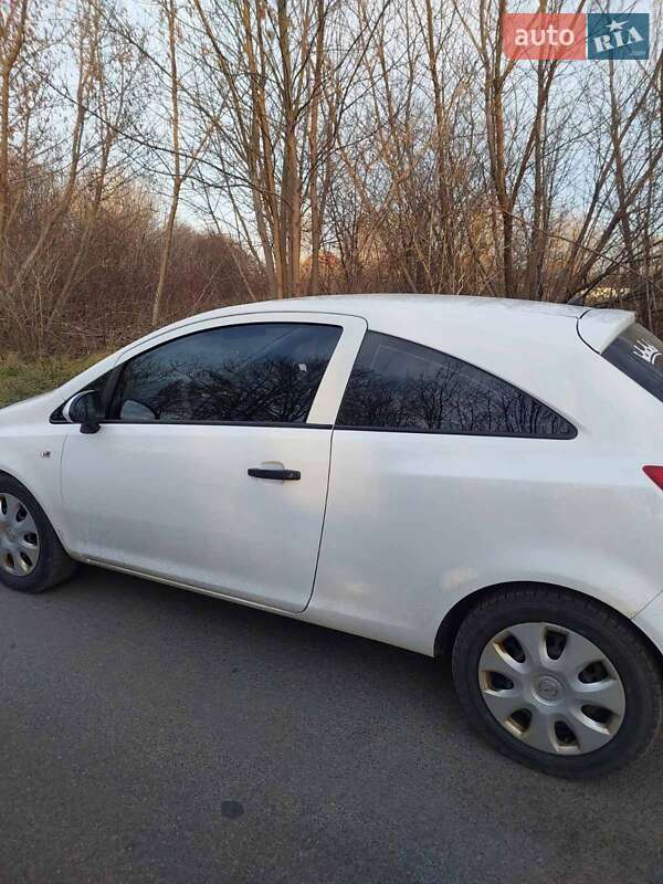 Хэтчбек Opel Corsa 2010 в Горохове