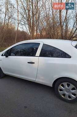 Хэтчбек Opel Corsa 2010 в 