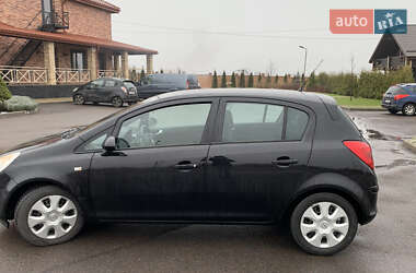 Хэтчбек Opel Corsa 2011 в 