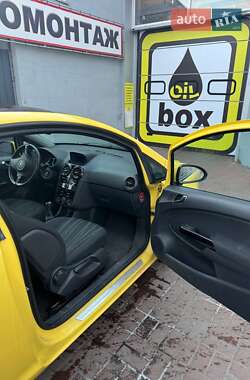 Хэтчбек Opel Corsa 2010 в 