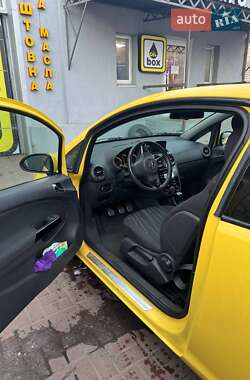 Хэтчбек Opel Corsa 2010 в 