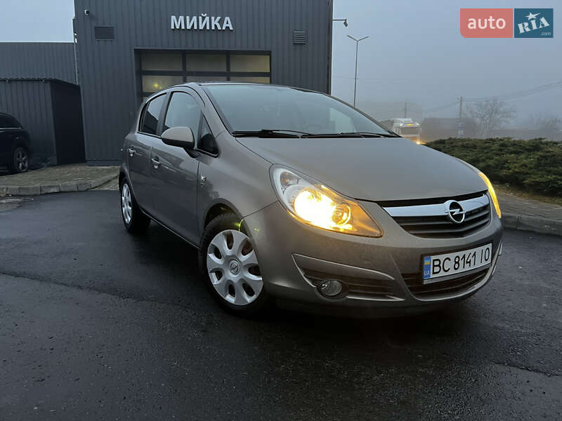 Хетчбек Opel Corsa 2010 в Стрию