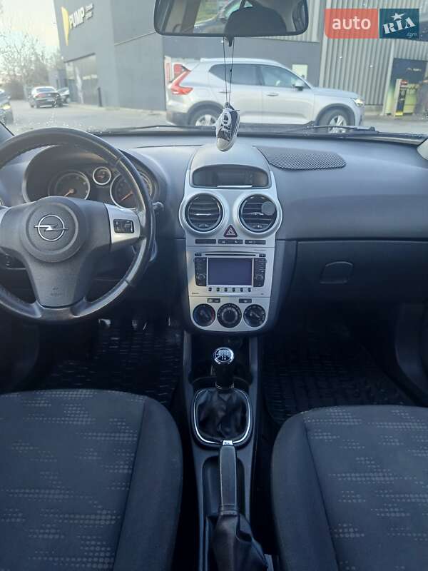 Хэтчбек Opel Corsa 2011 в Виноградове