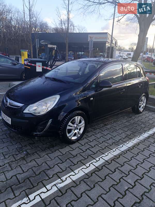 Хэтчбек Opel Corsa 2011 в Виноградове