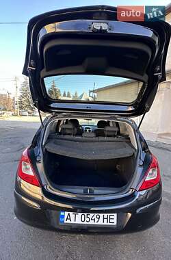 Хэтчбек Opel Corsa 2008 в 
