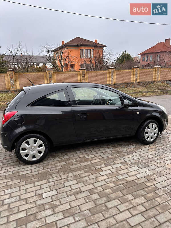 Хэтчбек Opel Corsa 2013 в Киеве