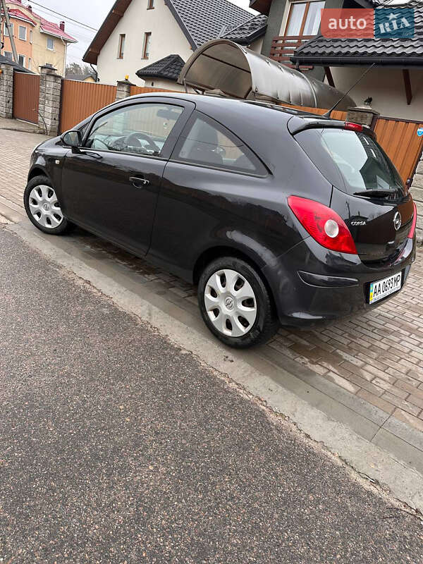 Хэтчбек Opel Corsa 2013 в Киеве