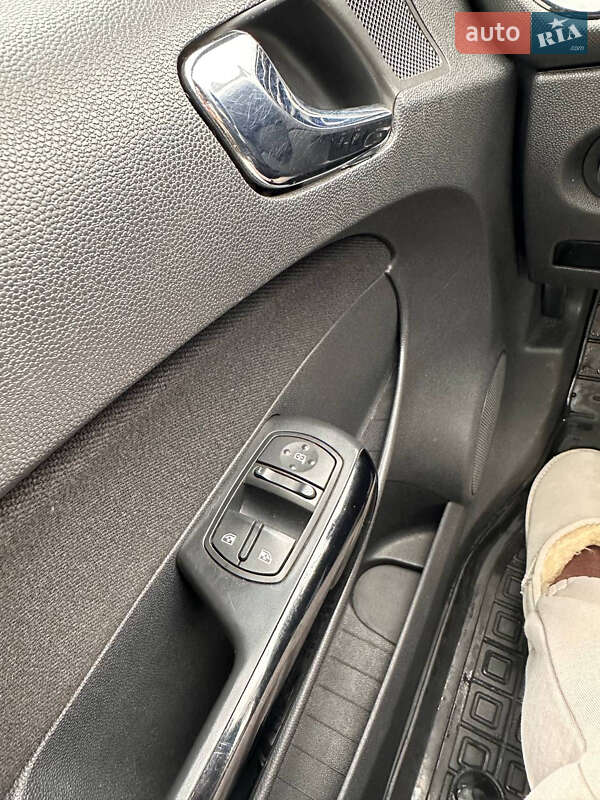 Хэтчбек Opel Corsa 2013 в Киеве