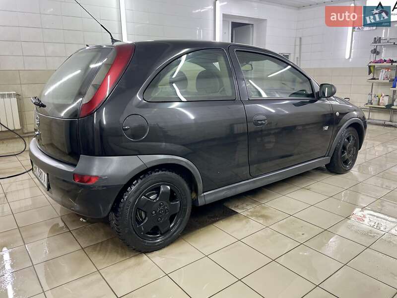 Хэтчбек Opel Corsa 2003 в Сумах