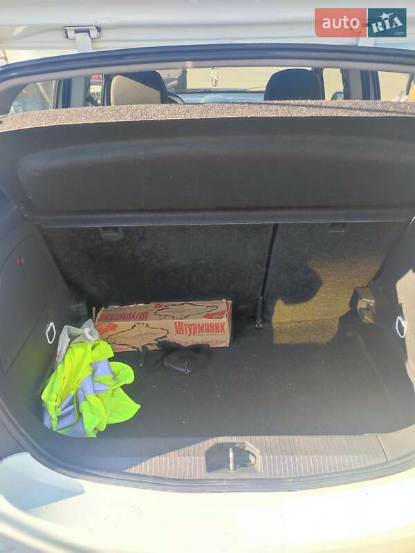 Хэтчбек Opel Corsa 2011 в Дубно