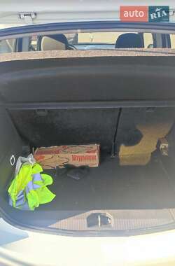 Хэтчбек Opel Corsa 2011 в 