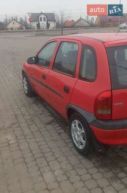 Хэтчбек Opel Corsa 1999 в 