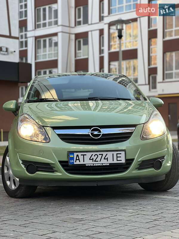 Хэтчбек Opel Corsa 2010 в Ивано-Франковске