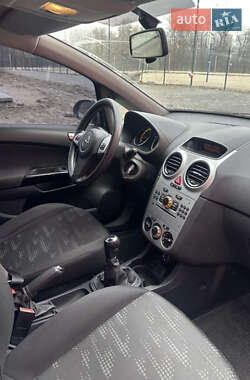 Хэтчбек Opel Corsa 2011 в Киеве