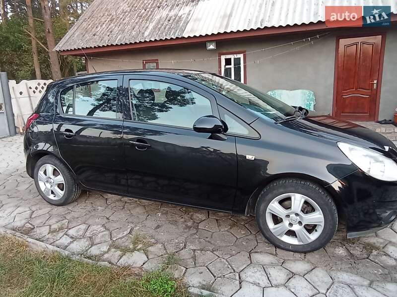 Хэтчбек Opel Corsa 2008 в Коростене
