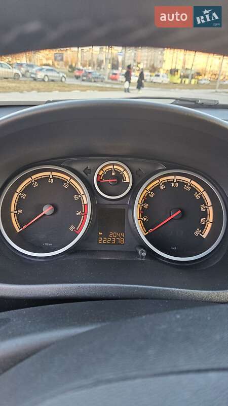 Хэтчбек Opel Corsa 2010 в Львове
