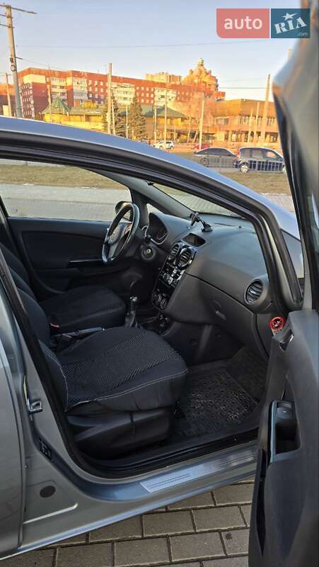 Хэтчбек Opel Corsa 2010 в Львове
