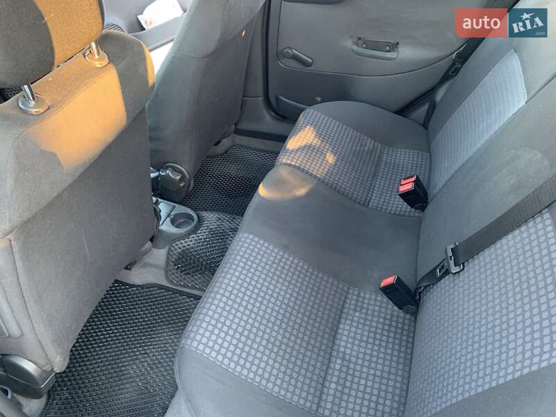 Хетчбек Opel Corsa 2005 в Луцьку