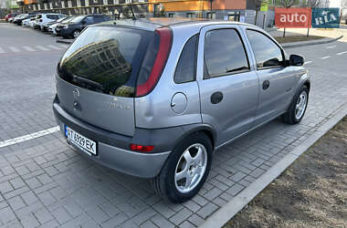 Хэтчбек Opel Corsa 2003 в 