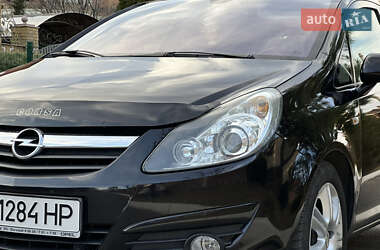 Хэтчбек Opel Corsa 2009 в 
