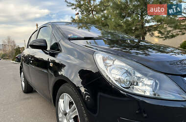 Хэтчбек Opel Corsa 2009 в 