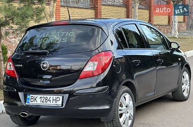 Хэтчбек Opel Corsa 2009 в 