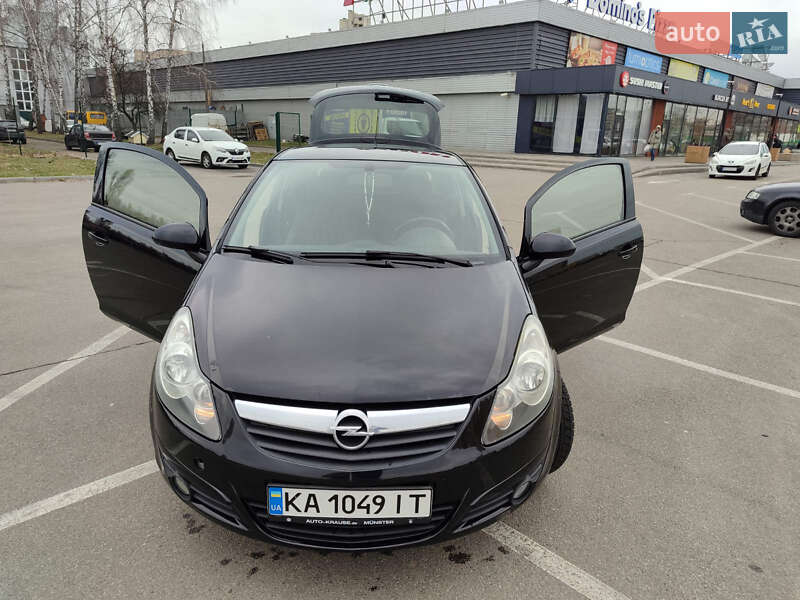 Хэтчбек Opel Corsa 2010 в Киеве
