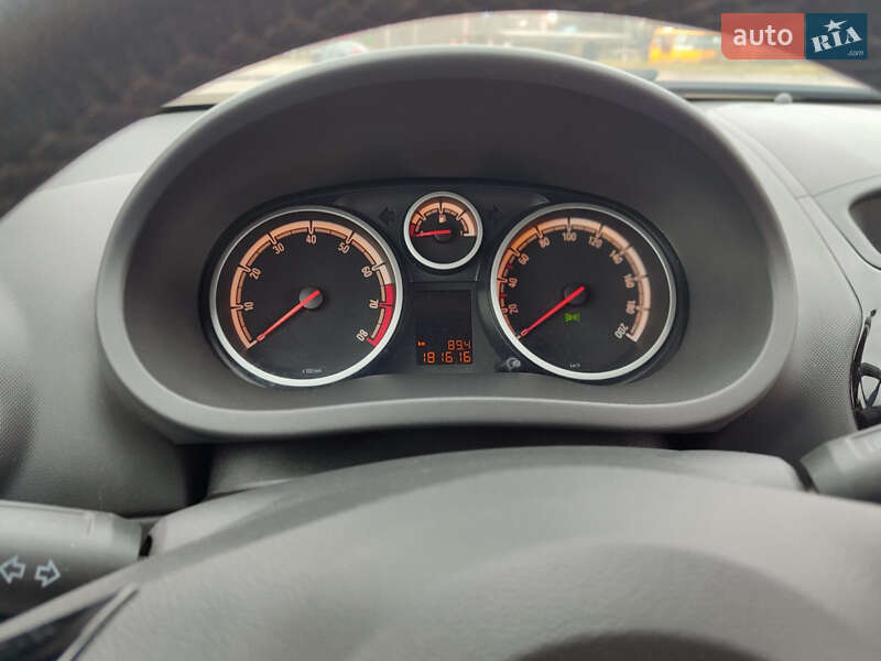 Хэтчбек Opel Corsa 2010 в Киеве