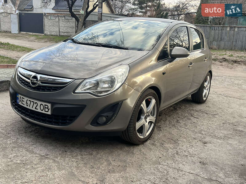 Хэтчбек Opel Corsa 2013 в Днепре