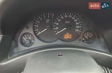 Хэтчбек Opel Corsa 2001 в 