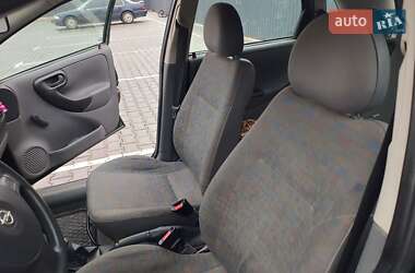 Хэтчбек Opel Corsa 2001 в 