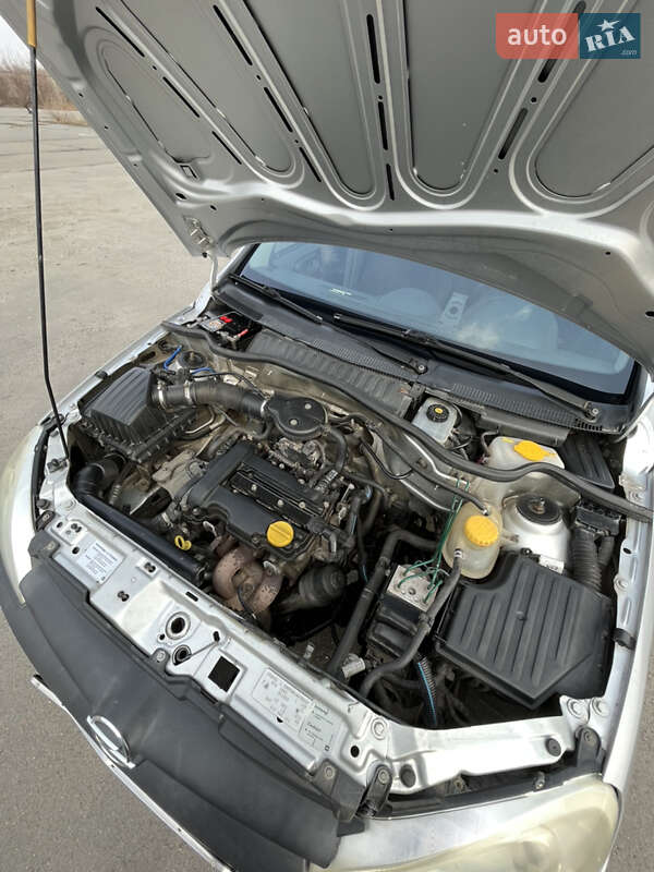 Хэтчбек Opel Corsa 2001 в Хмельницком