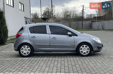 Хэтчбек Opel Corsa 2007 в 