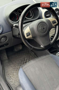 Хэтчбек Opel Corsa 2007 в 