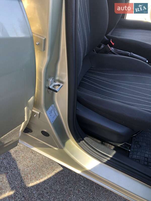 Хэтчбек Opel Corsa 2008 в Киеве