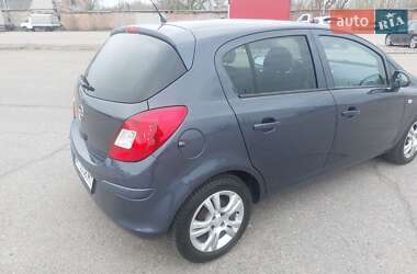 Хэтчбек Opel Corsa 2010 в 
