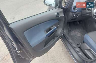 Хэтчбек Opel Corsa 2010 в 