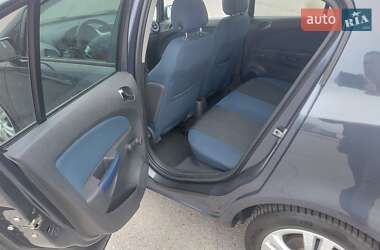 Хэтчбек Opel Corsa 2010 в 