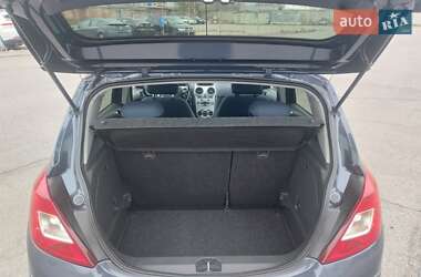 Хэтчбек Opel Corsa 2010 в 
