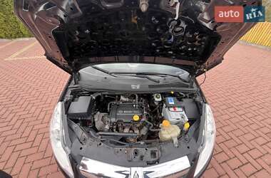 Хэтчбек Opel Corsa 2009 в 
