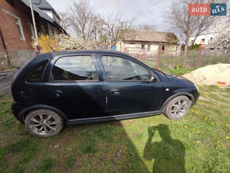 Хэтчбек Opel Corsa 2005 в Щирце