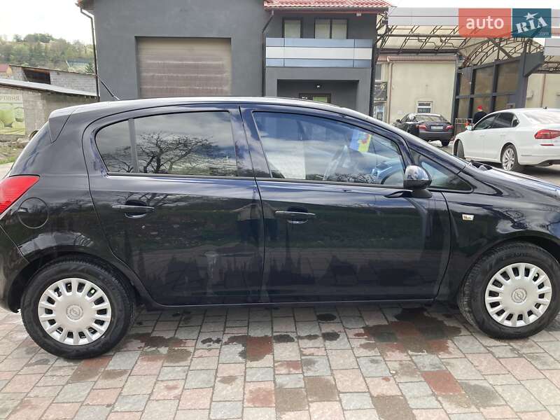 Хэтчбек Opel Corsa 2011 в Николаеве