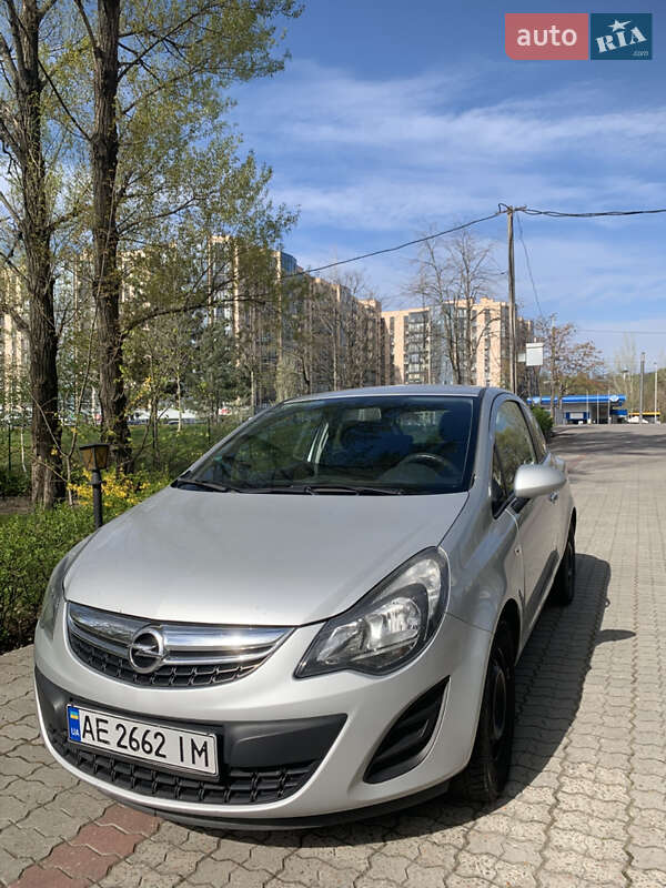 Хетчбек Opel Corsa 2014 в Дніпрі