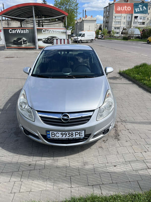 Хэтчбек Opel Corsa 2009 в 