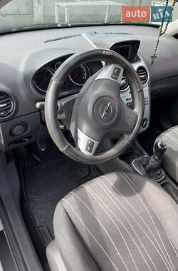 Хэтчбек Opel Corsa 2009 в 