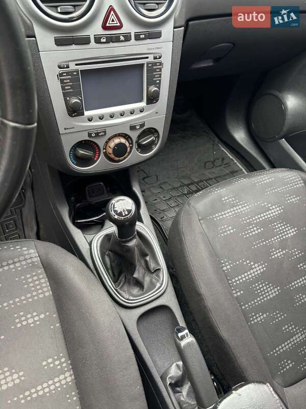 Хетчбек Opel Corsa 2011 в Тлумачі
