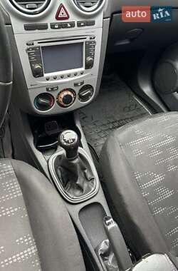 Хэтчбек Opel Corsa 2011 в 