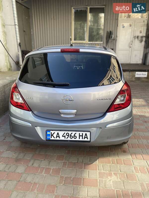 Хэтчбек Opel Corsa 2007 в Киеве