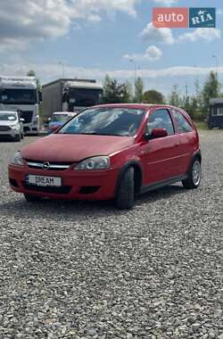 Хэтчбек Opel Corsa 2005 в 